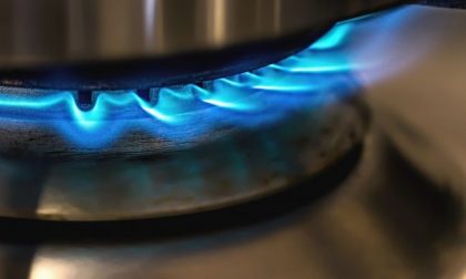 Stacca il gas e minaccia moglie e figlio: era ossessionato dalle bollette