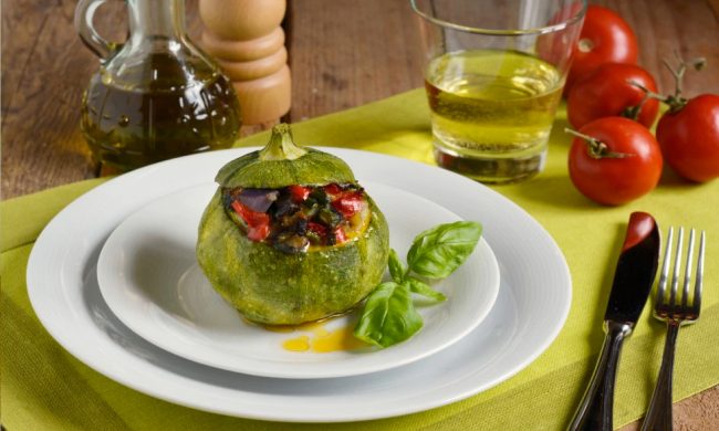 Zucchine tonde ripiene di verdure e non solo