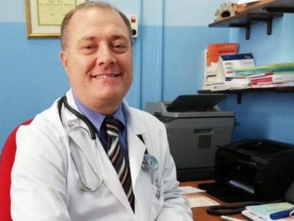 Maestra positiva, il sindaco: “Grave la mancanza di fiducia dei genitori”
