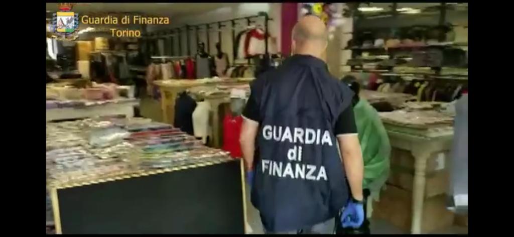 Scoperte 900 mila mascherine illegali IL VIDEO