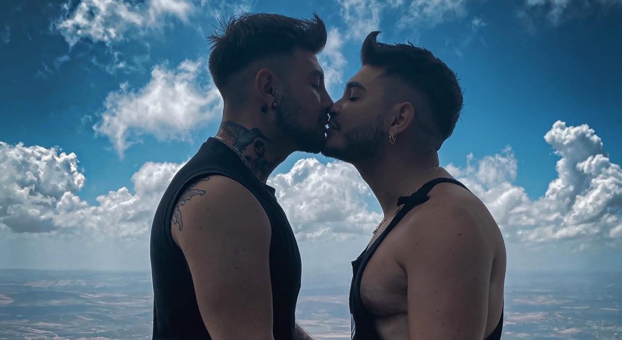 Patrick Picello e Cristian Imparato insultati per il loro bacio