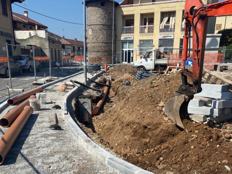 Lavori in piazza, i tempi si allungano