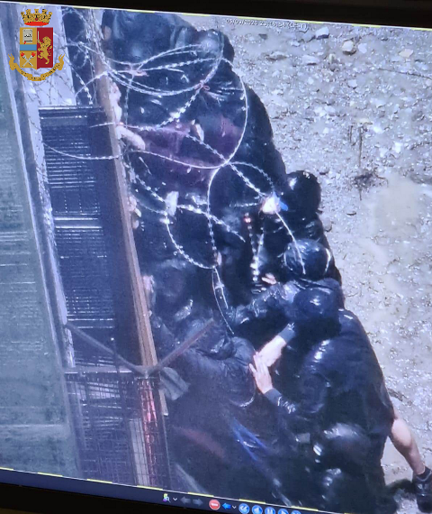 No Tav appiccano un incendio al cantiere