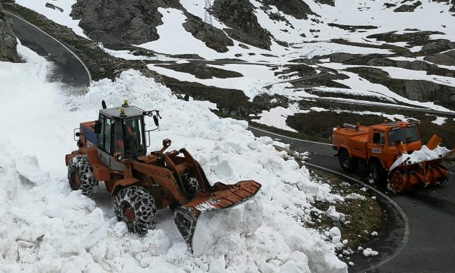 Prima nevicata al Nivolet, la strada provinciale 50 temporaneamente chiusa