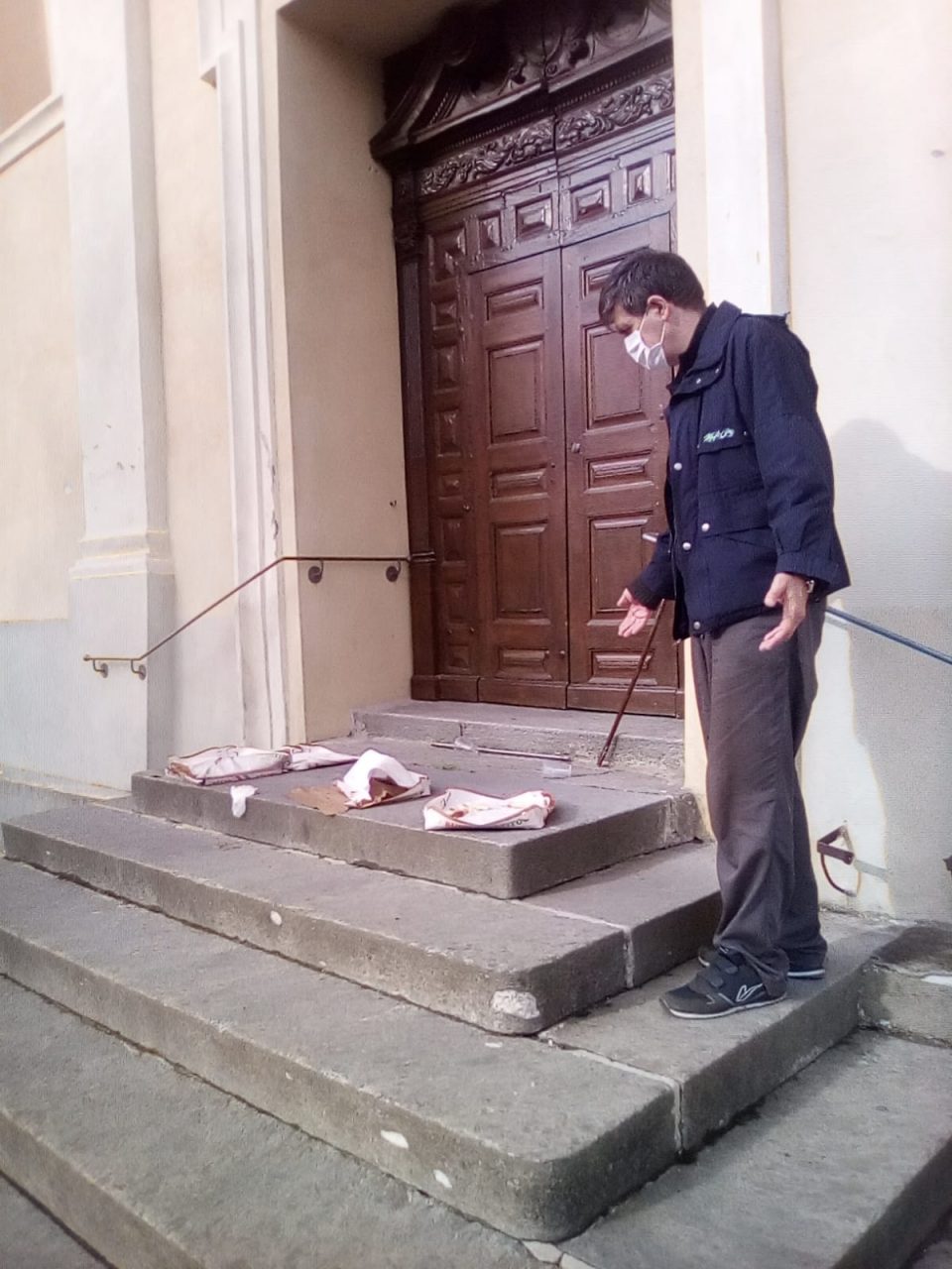 Vandali sacrileghi: chiesa danneggiata a Monteu da Po