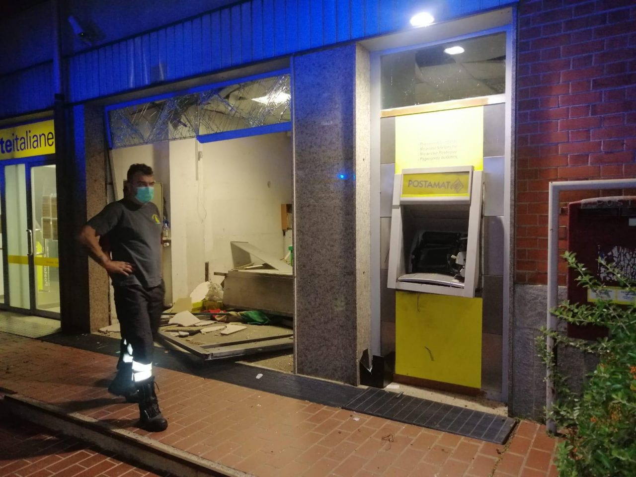 Esplosione e assalto notturno alle poste di Chivasso