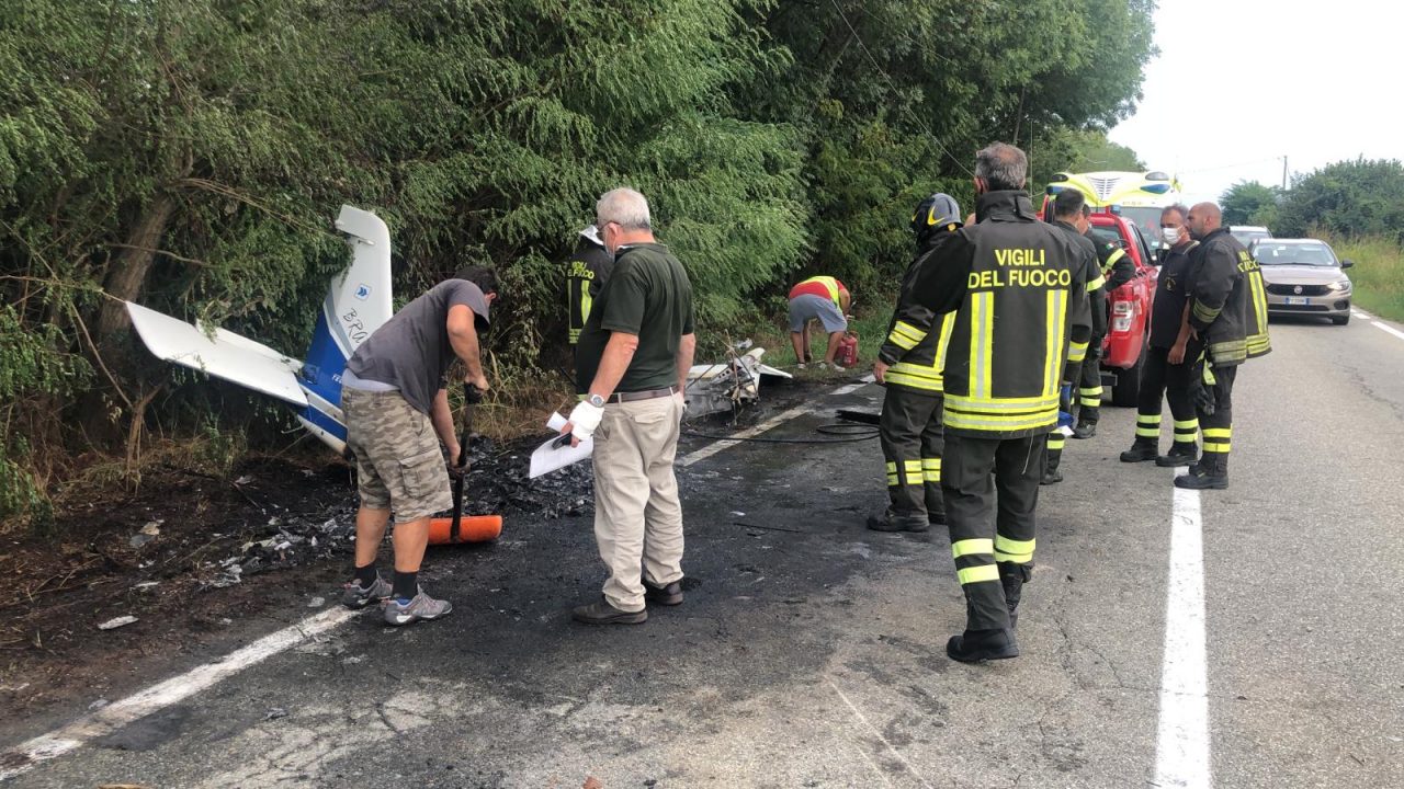 Ultralleggero precipita e prende fuoco al campo volo di Mazzé