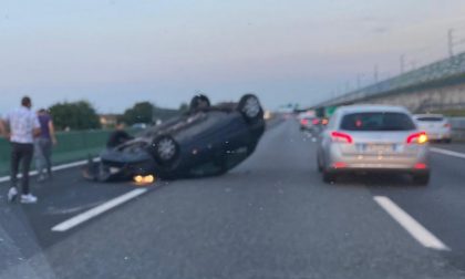 Autostrada A4, auto si ribalta all'altezza di Chivasso Ovest