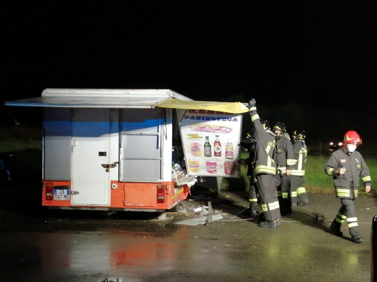 Forte boato: distrutto dalle fiamme il chiosco al polo Chind di Chivasso
