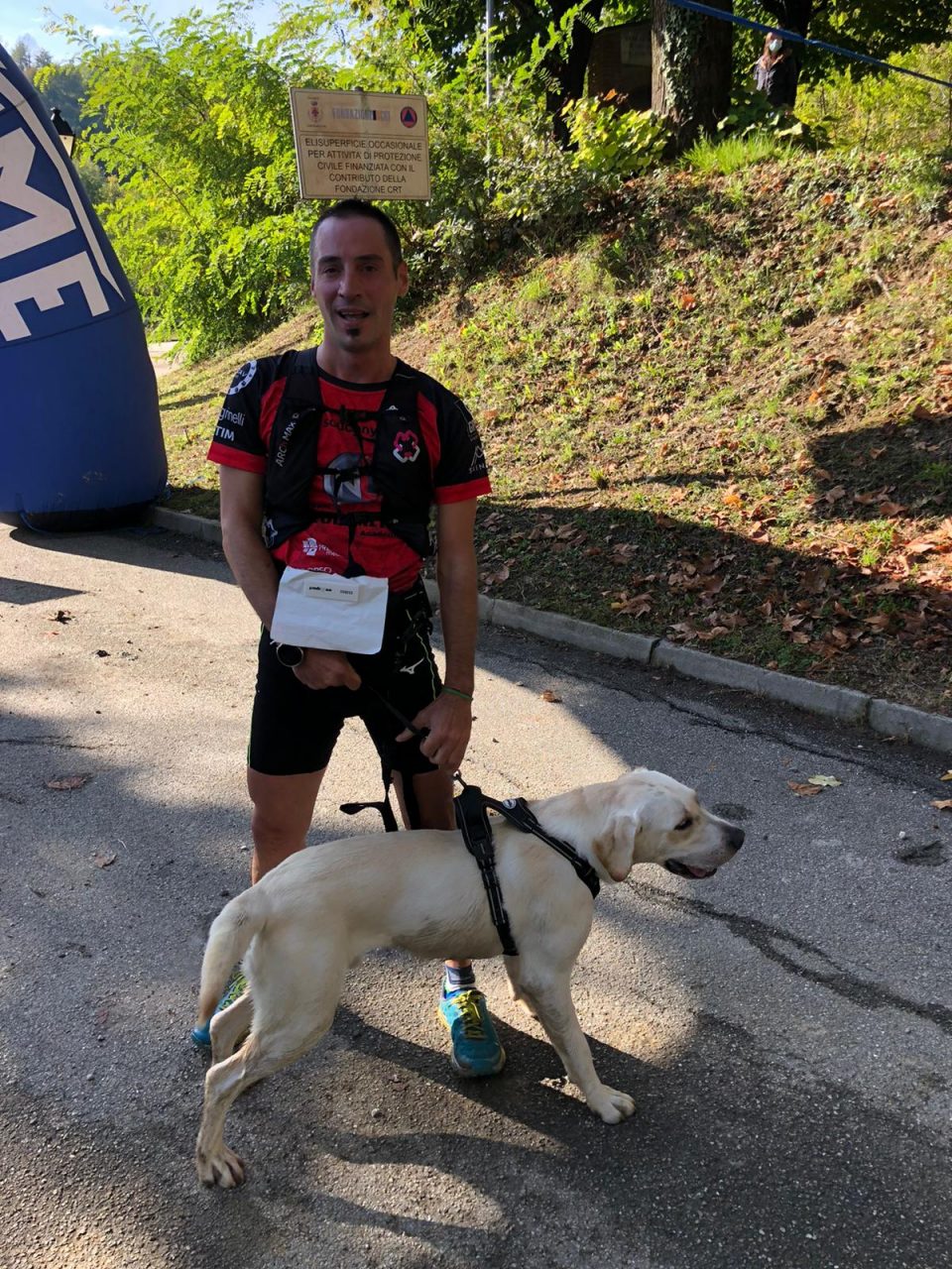 Erik bochicchio con il cane Thor di Nus primo nei 15 Km con il cane