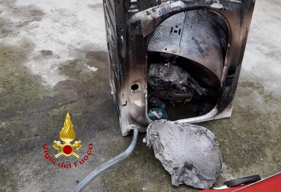 Brucia una lavatrice, arrivano i Vigili del Fuoco