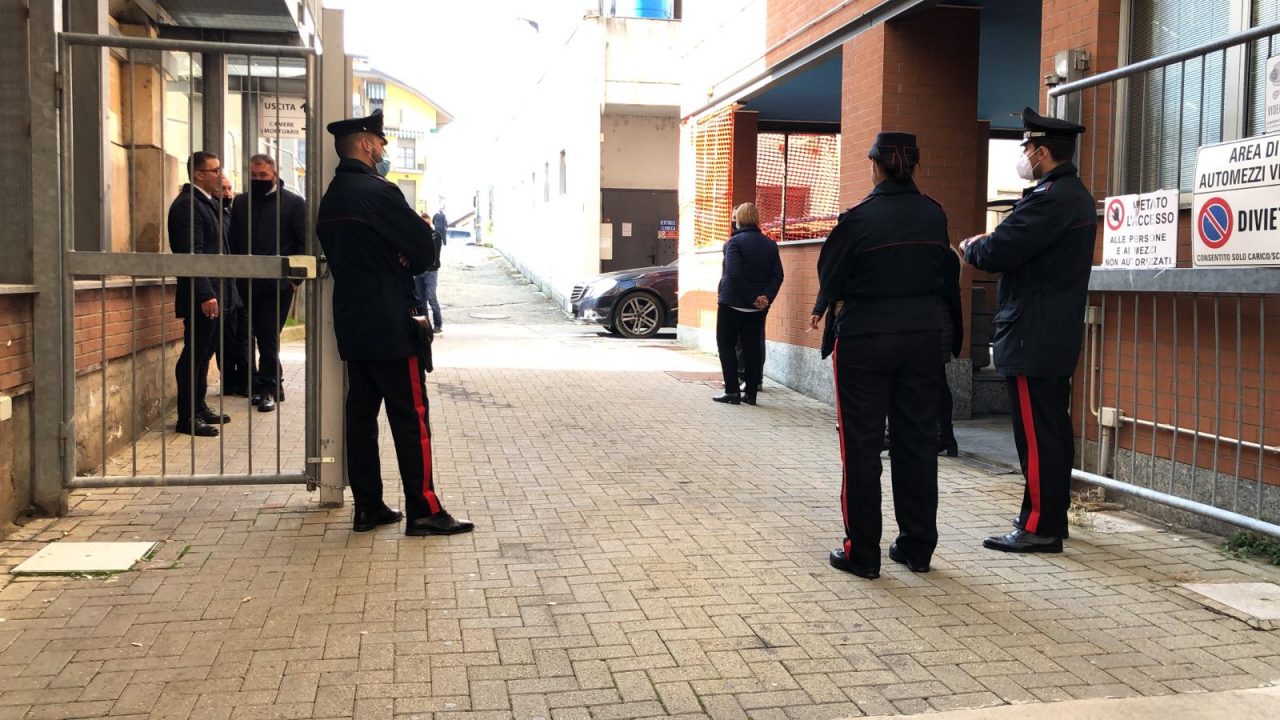 Chivasso blindata per i funerali di mamma e figlio morti nell’incidente di Caluso