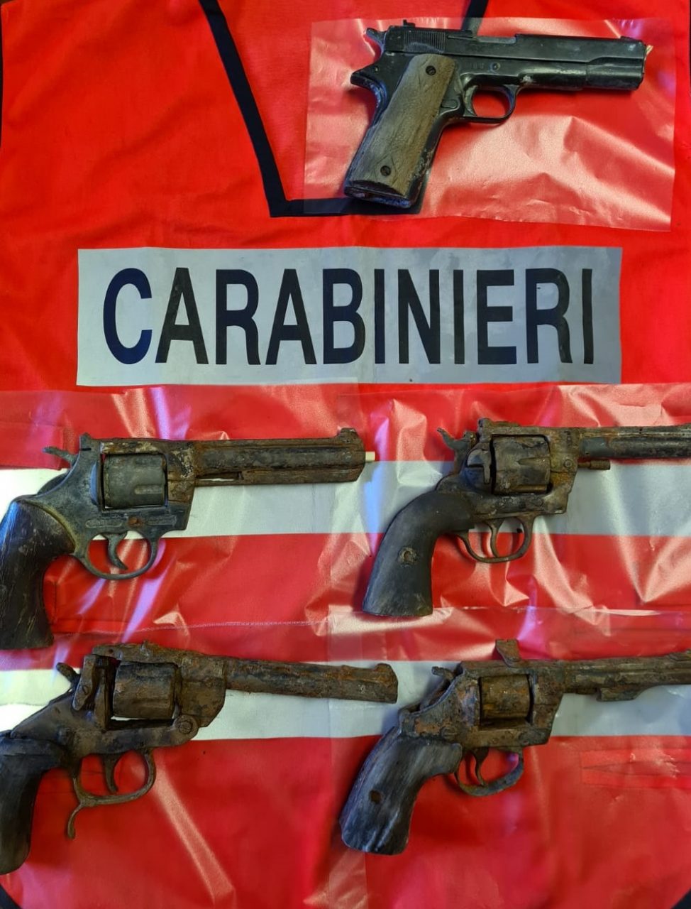 Trovate delle armi lungo il Canale, indagini in corso