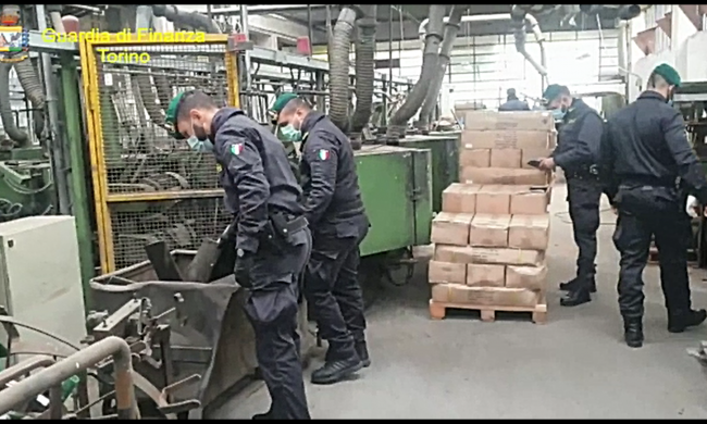 Spacciavano per Made in Italy coltelli cinesi