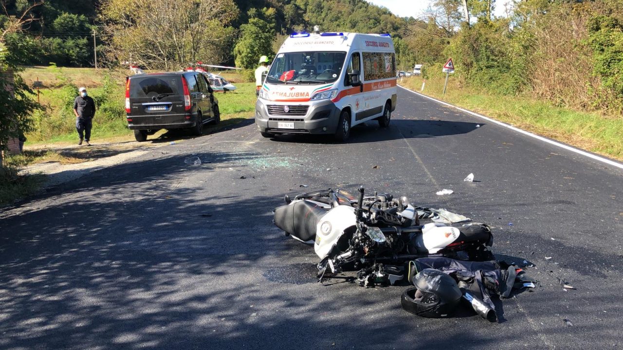 Furgone contro una Yamaha sulla Sp590, motociclista grave al Cto IL VIDEO