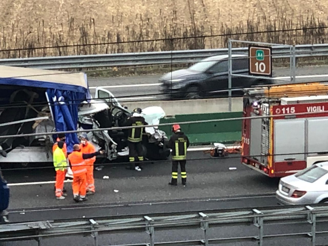 Tamponamento tra un tir e un furgone sulla A4 LE FOTO SHOCK