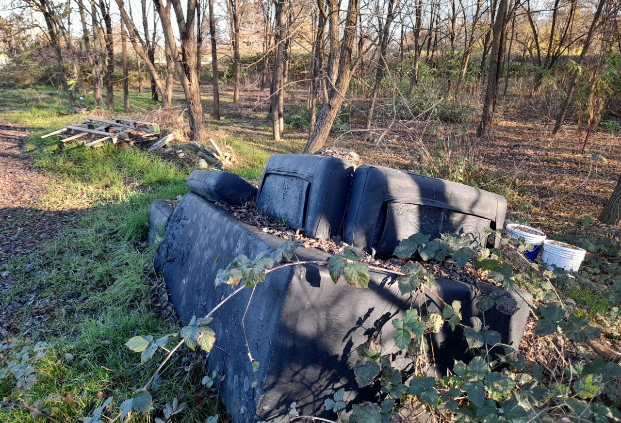 Rifiuti abbandonati sul territorio di Brandizzo