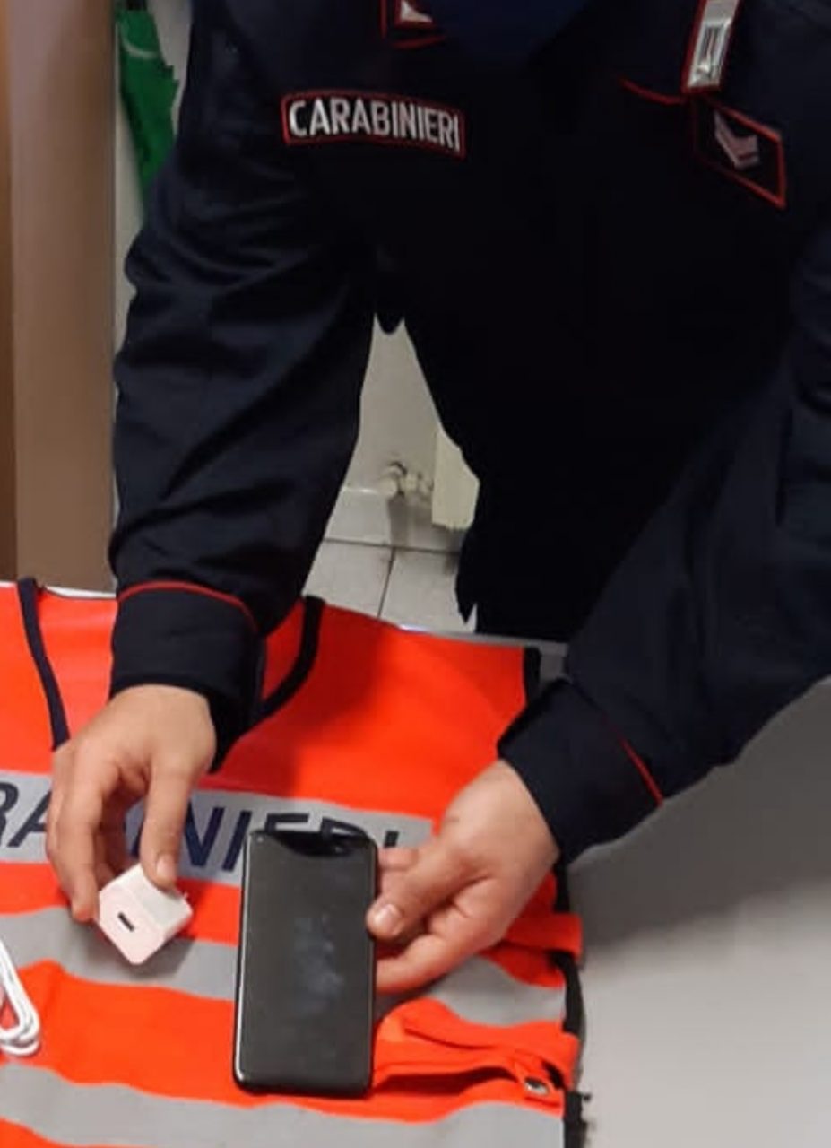 Nomade di Foglizzo ruba cellulare ad un agricoltore