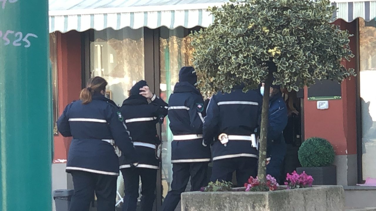 Clienti al bar, blitz della Polizia Municipale di Chivasso