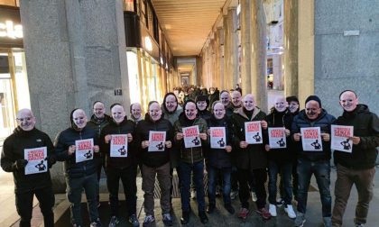 Nuovo blitz delle Mascherine Tricolori contro Amazon LE FOTO