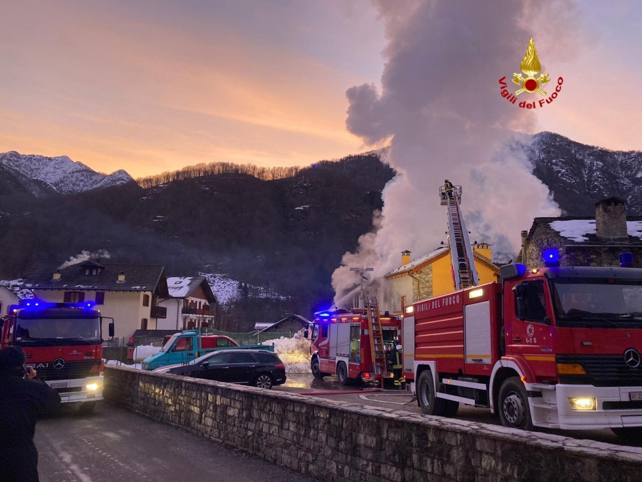 Baite in fiamme, gravissima una donna di 99 anni