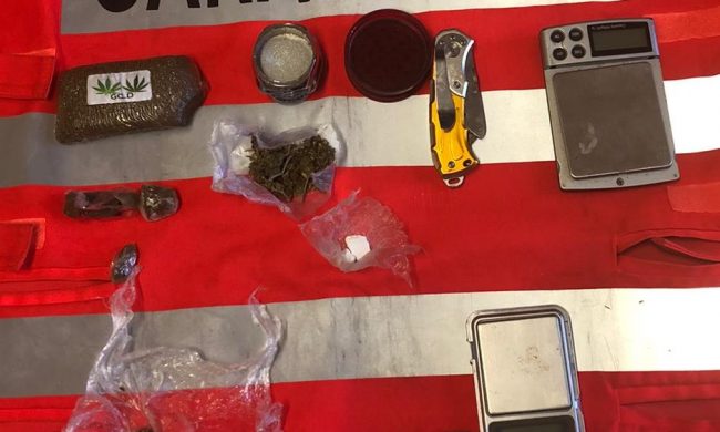 Fermati dai Carabinieri, avevano droga addosso