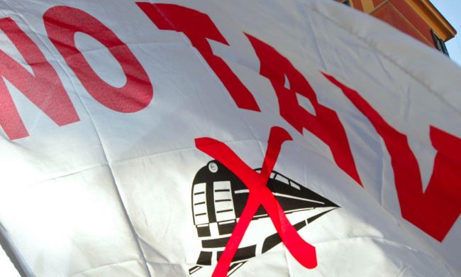 Torino-Lione, ritardi fino al 2032: il video dell’attacco dei No Tav