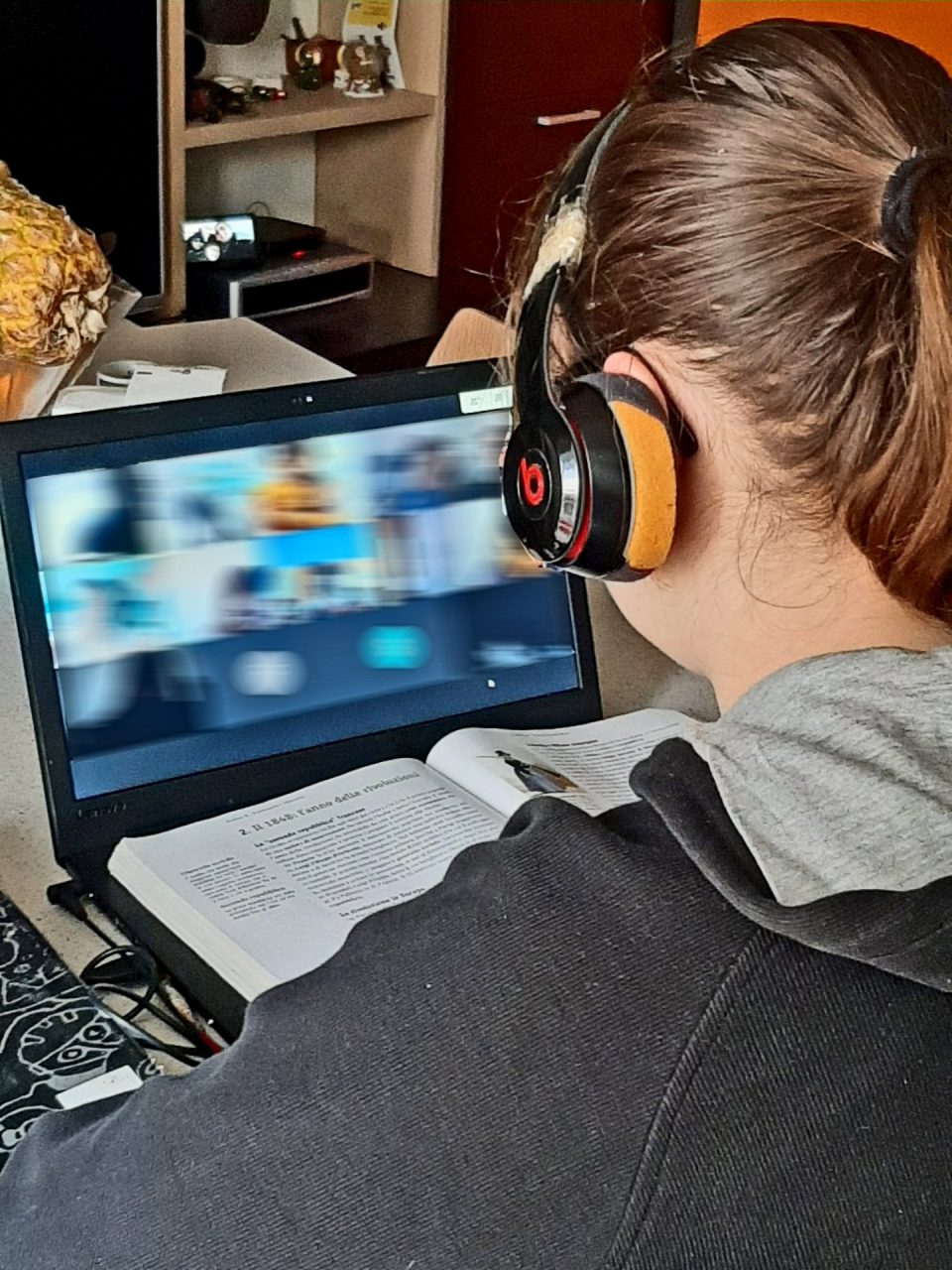 Scuole, la Regione ha deciso: per le superiori DaD fino a venerdì 16