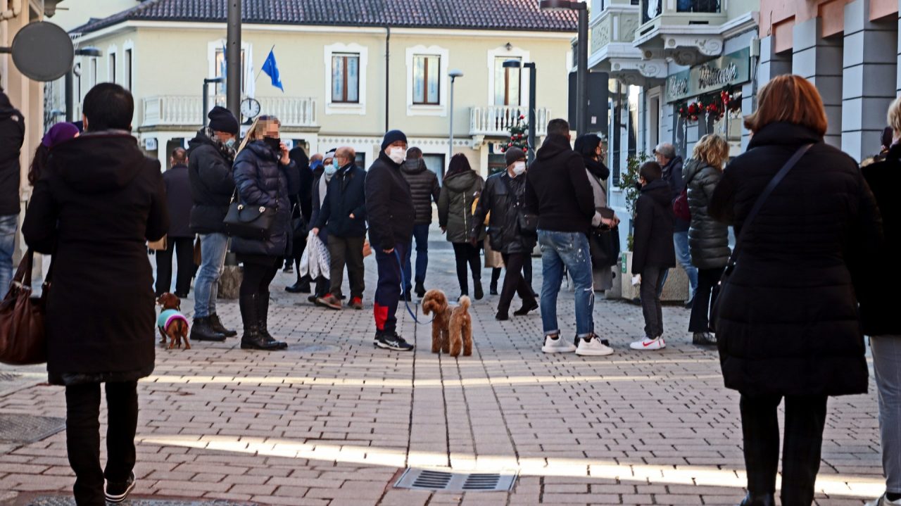 Il Piemonte resta in zona gialla: aperti bar e ristoranti fino alle 18