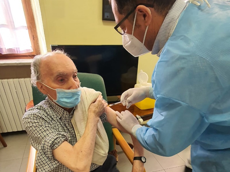 Vaccino Covid, parte la campagna nella Rsa