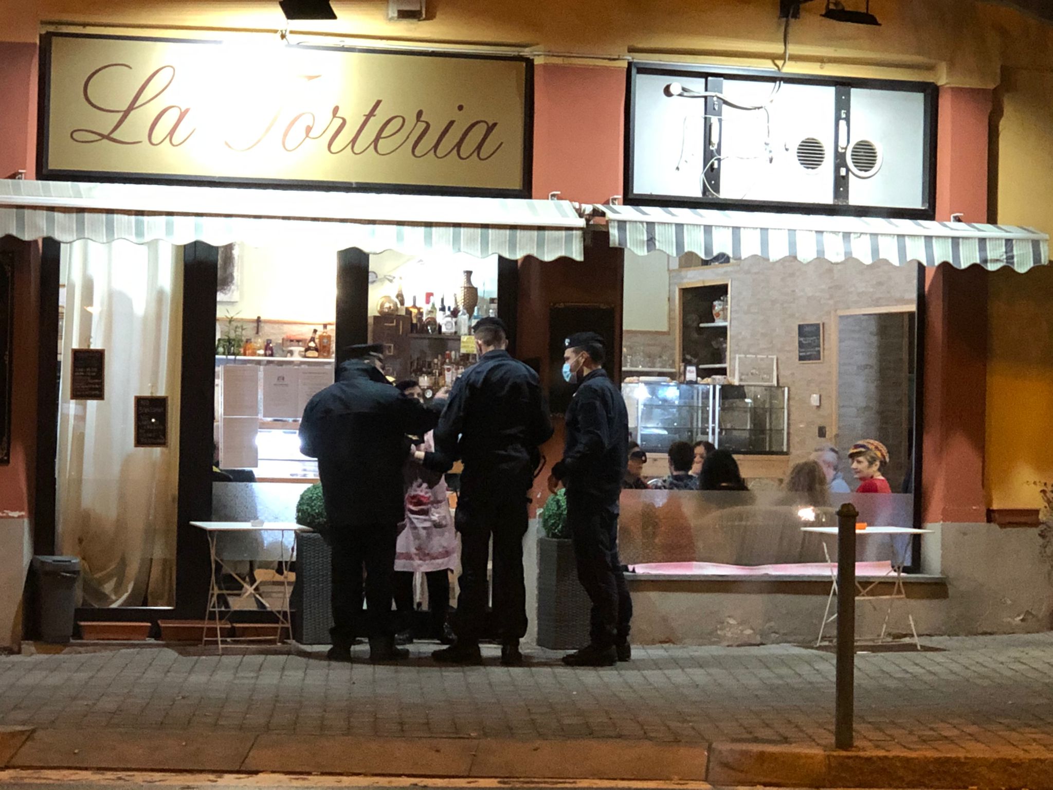 #ioapro1501 a Chivasso: ai clienti del bar multato, verbali consegnati dai carabinieri