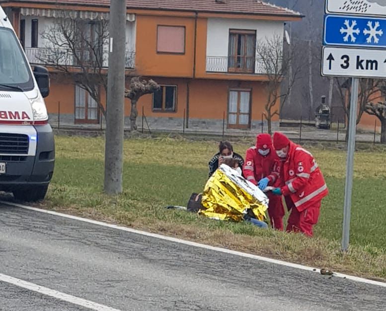 Scontro tra due auto in Collina, una donna in ospedale LE FOTO