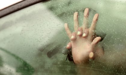 Condannata per aver sorpreso in auto compagno e amante con una cimice