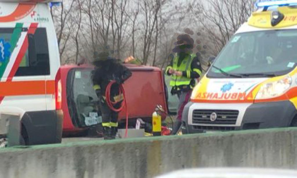 Incidente sull’autostrada A4 Torino Milano tra Chivasso Centro e Ovest: traffico in tilt LE FOTO