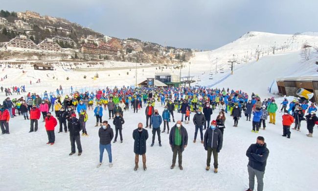 Flash mob di protesta contro la chiusura degli impianti sciistici