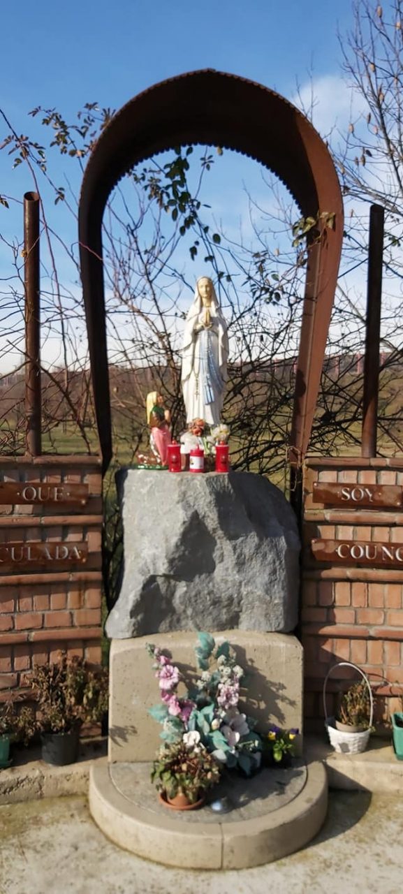 E’ stata sostituita la statua in frantumi di Bernadette
