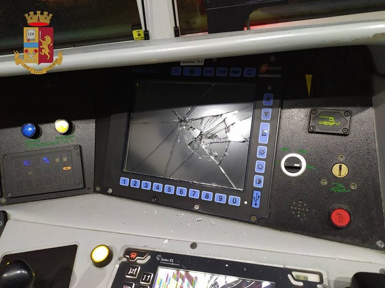 Treno danneggiato da sei minorenni, maxi multa da 50 mila euro
