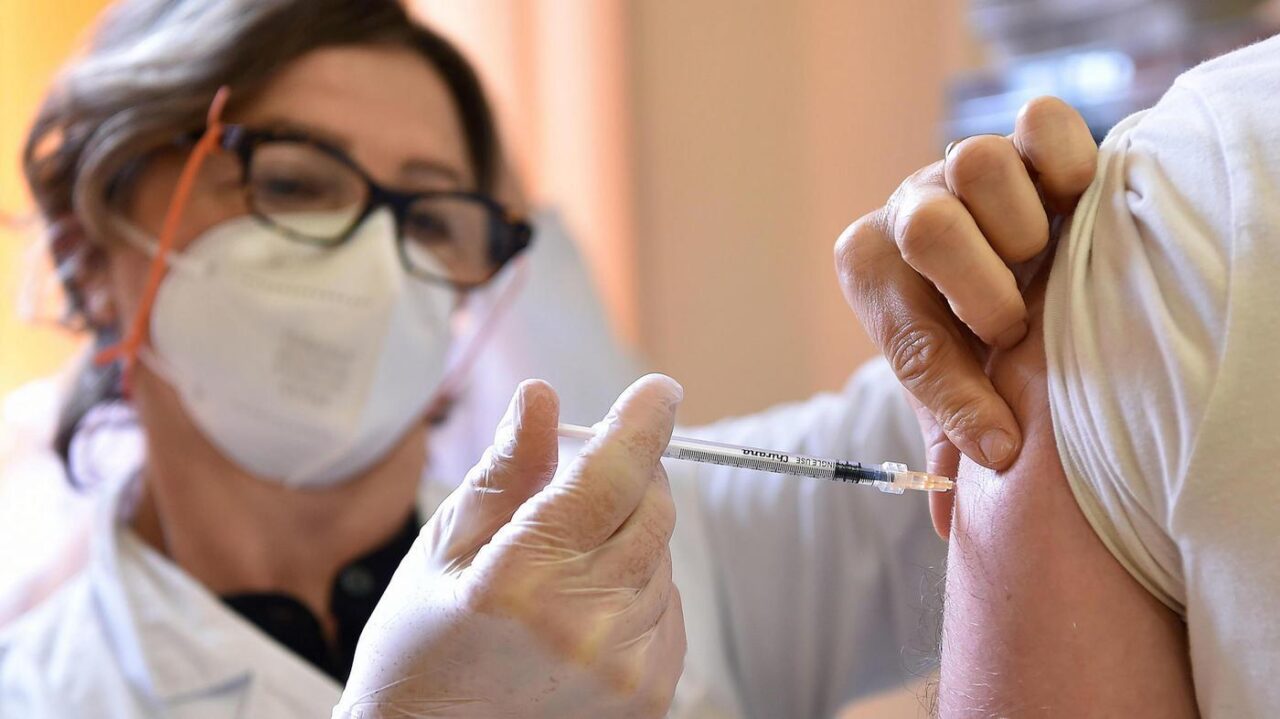 Terze dosi, da dicembre il via per la fascia 40-59 anni