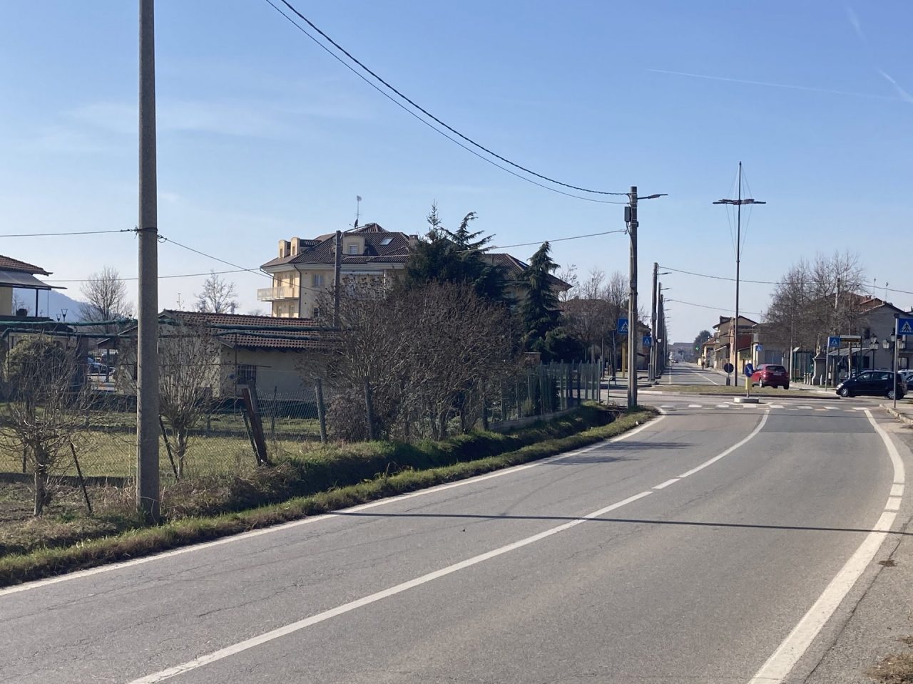 Il Comune costruisce un nuovo marciapiede