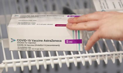 Docente morto, in Piemonte si riparte con la somministrazione del vaccino AstraZeneca