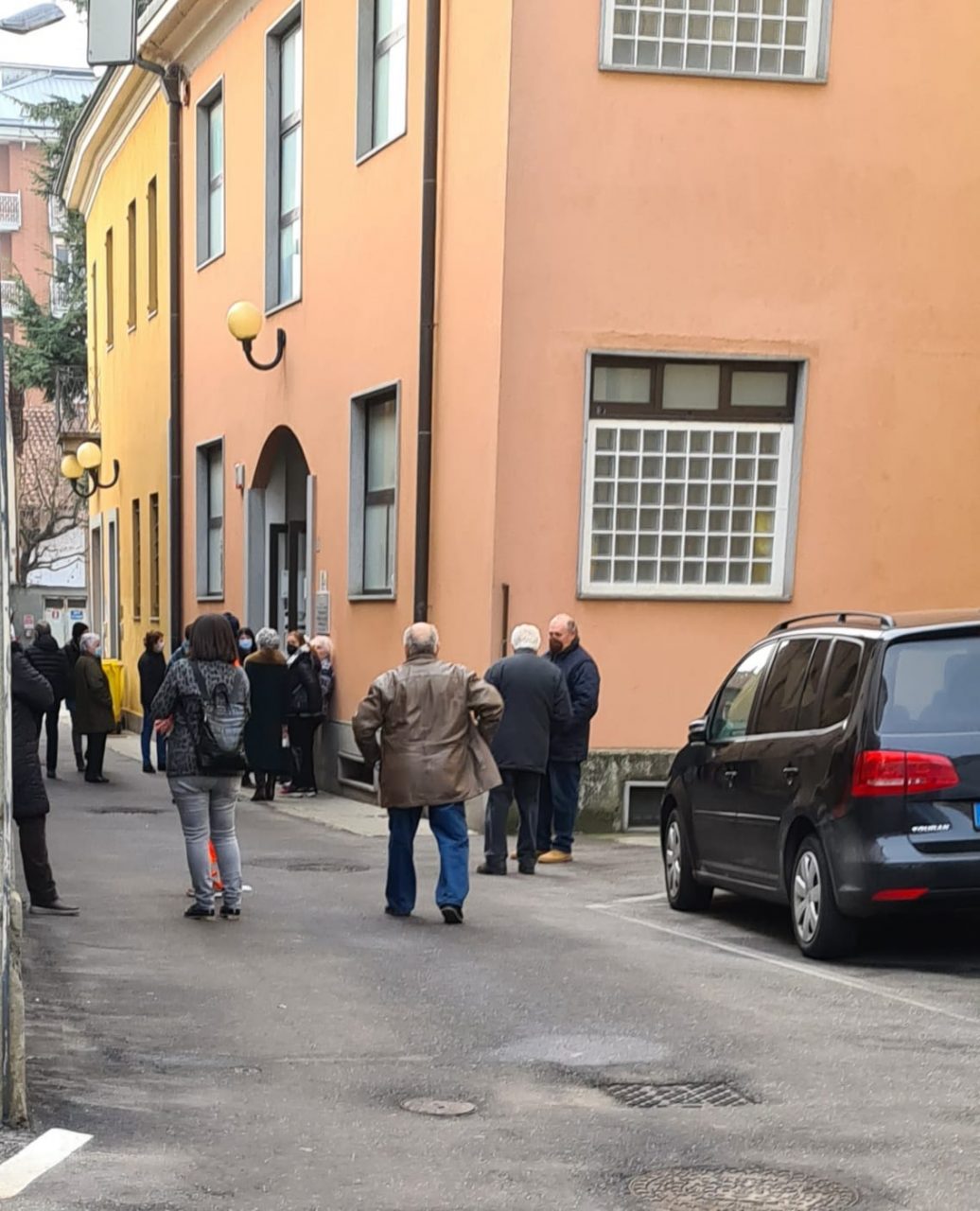Vaccini Covid, il Sisp manda gli Over80 nel posto sbagliato
