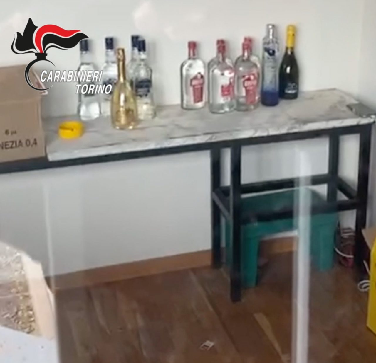 Organizzano una festa violando le norme anti-Covid: 16 identificati