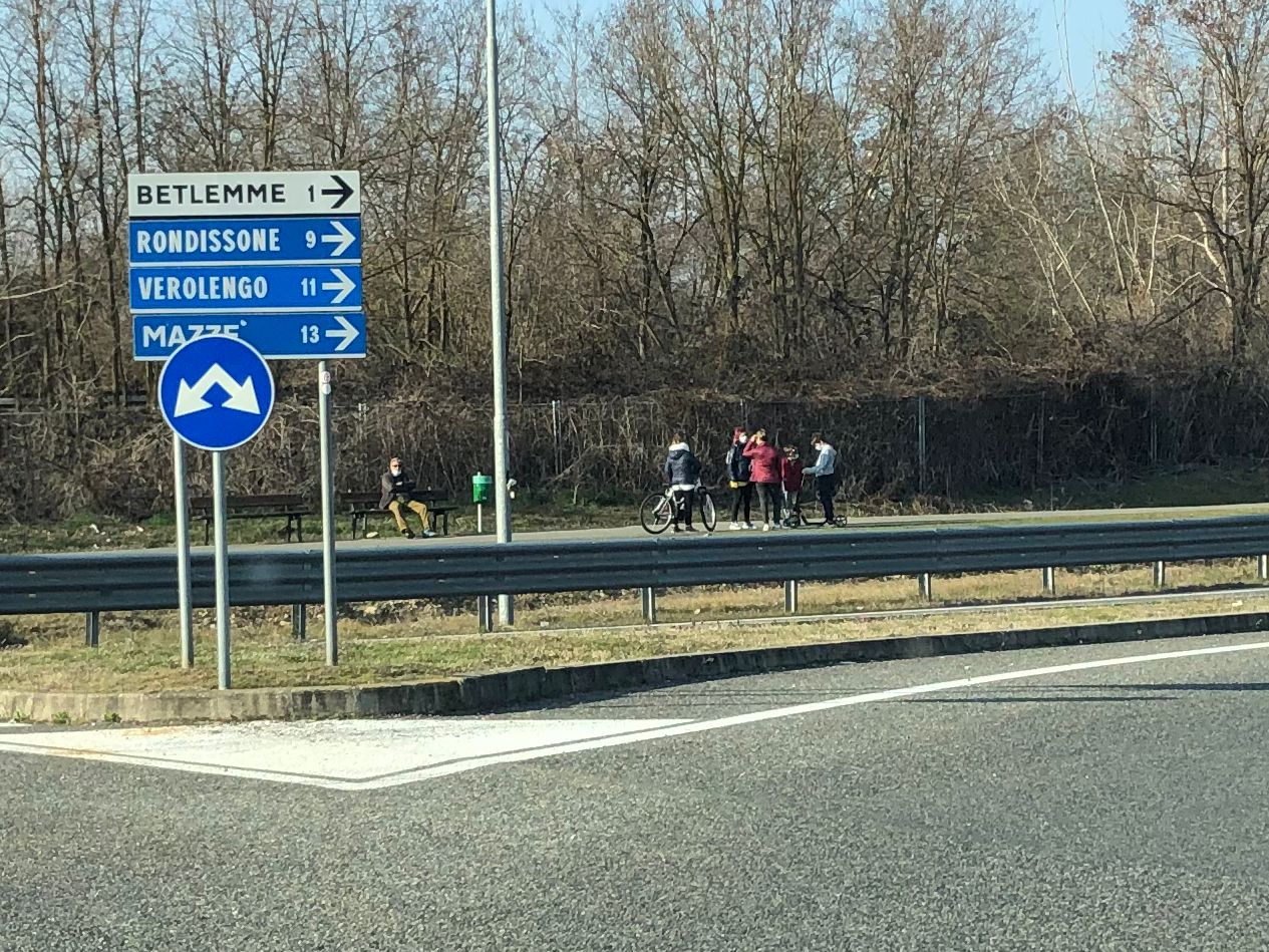 Assembramenti a Chivasso, sia in centro che in periferia