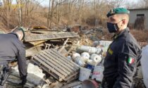 Amianto, rottami ferrosi, olii esausti, materiale plastico: oltre 8.000 tonnellate di rifiuti sequestrati nella discarica LE FOTO