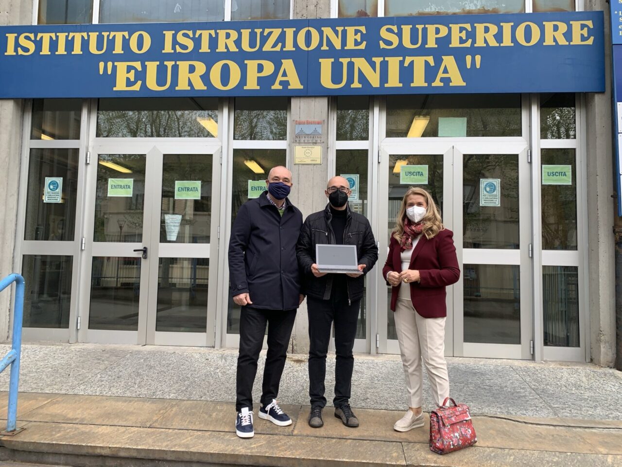 Il Rotary dona dodici Chromebook
