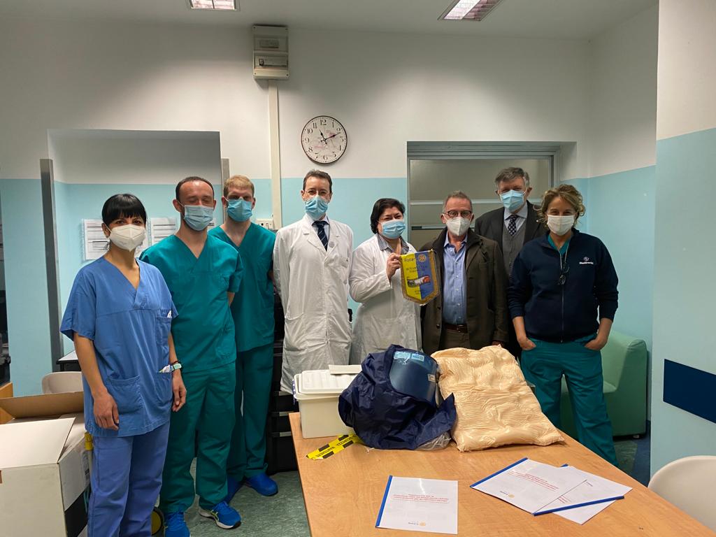 Rotary dona apparecchiature per la cura dei pazienti Covid19