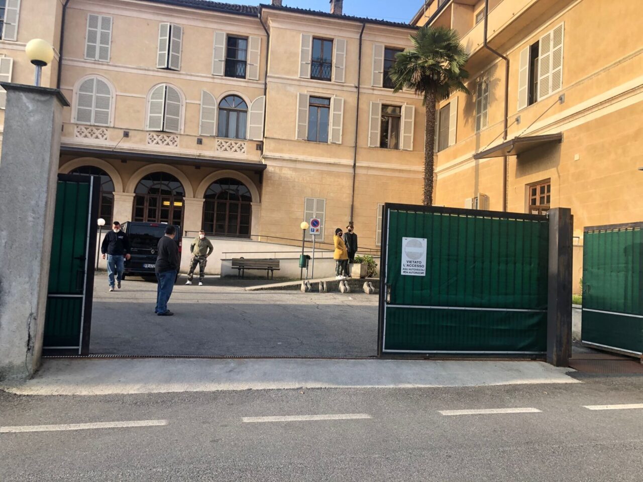 Uomo muore in strada dopo aver fatto il prelievo del sangue