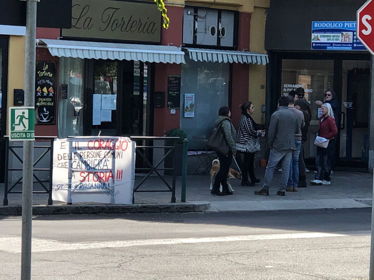 Aperitivo disobbediente a La Torteria, i VIDEO della protesta