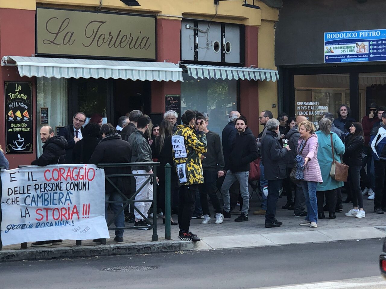 Aperitivo disobbediente a La Torteria, il sindaco Castello chiede l’intervento del Prefetto
