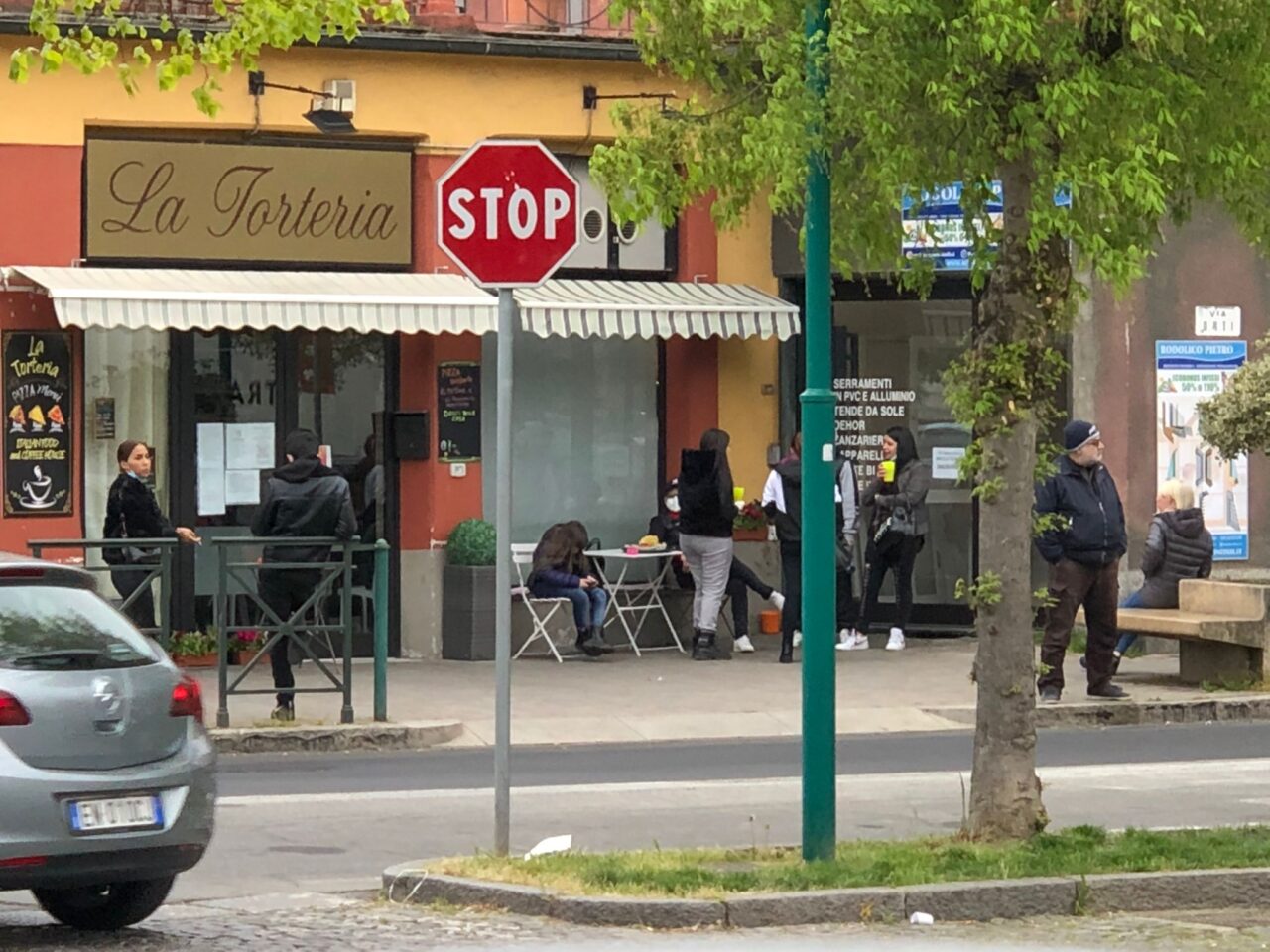 Bar “La Torteria” aperto, Disobbedienza civile Spritz ora esplode la protesta LE FOTO